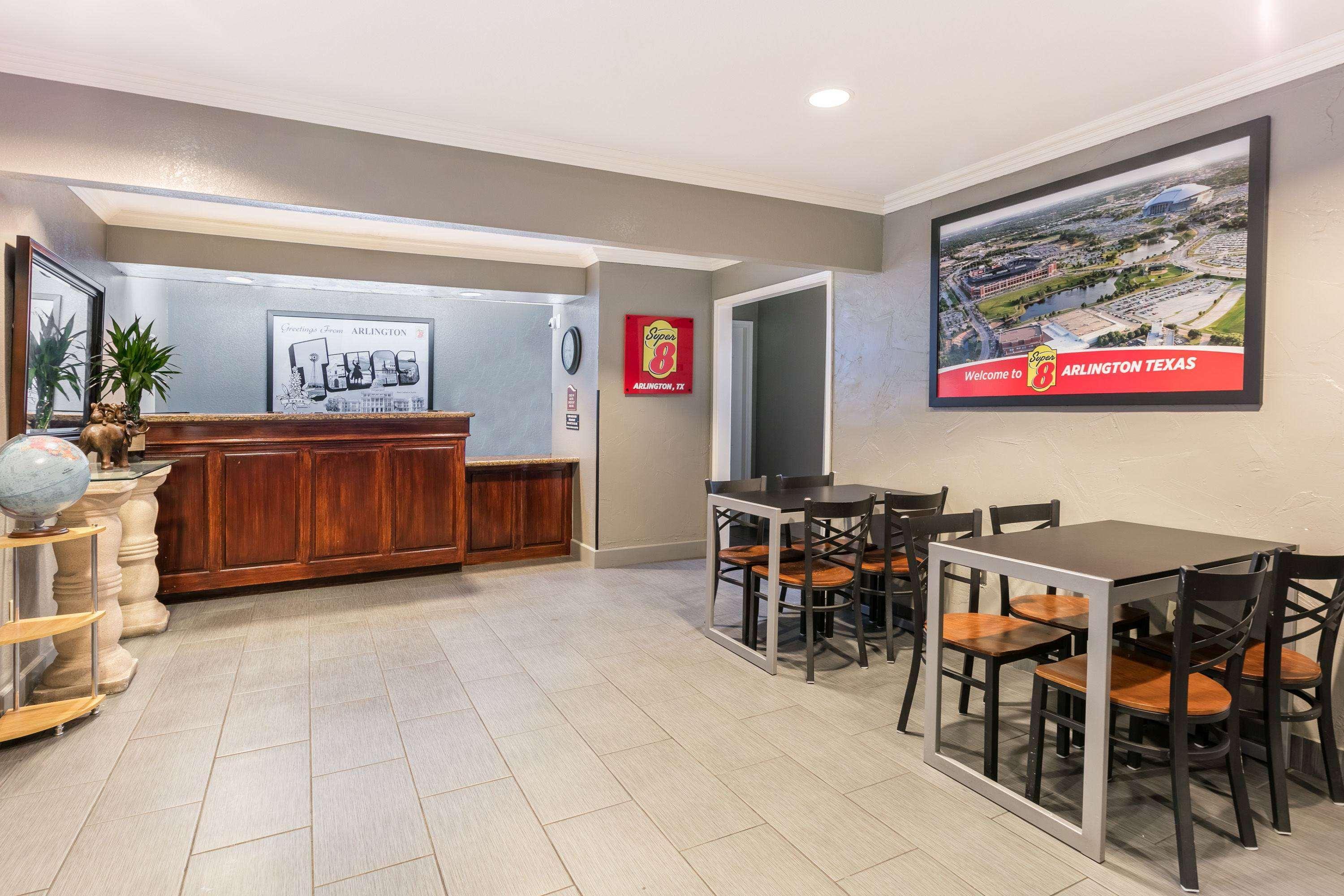 Super 8 By Wyndham Arlington Near At&T Stadium Exteriör bild