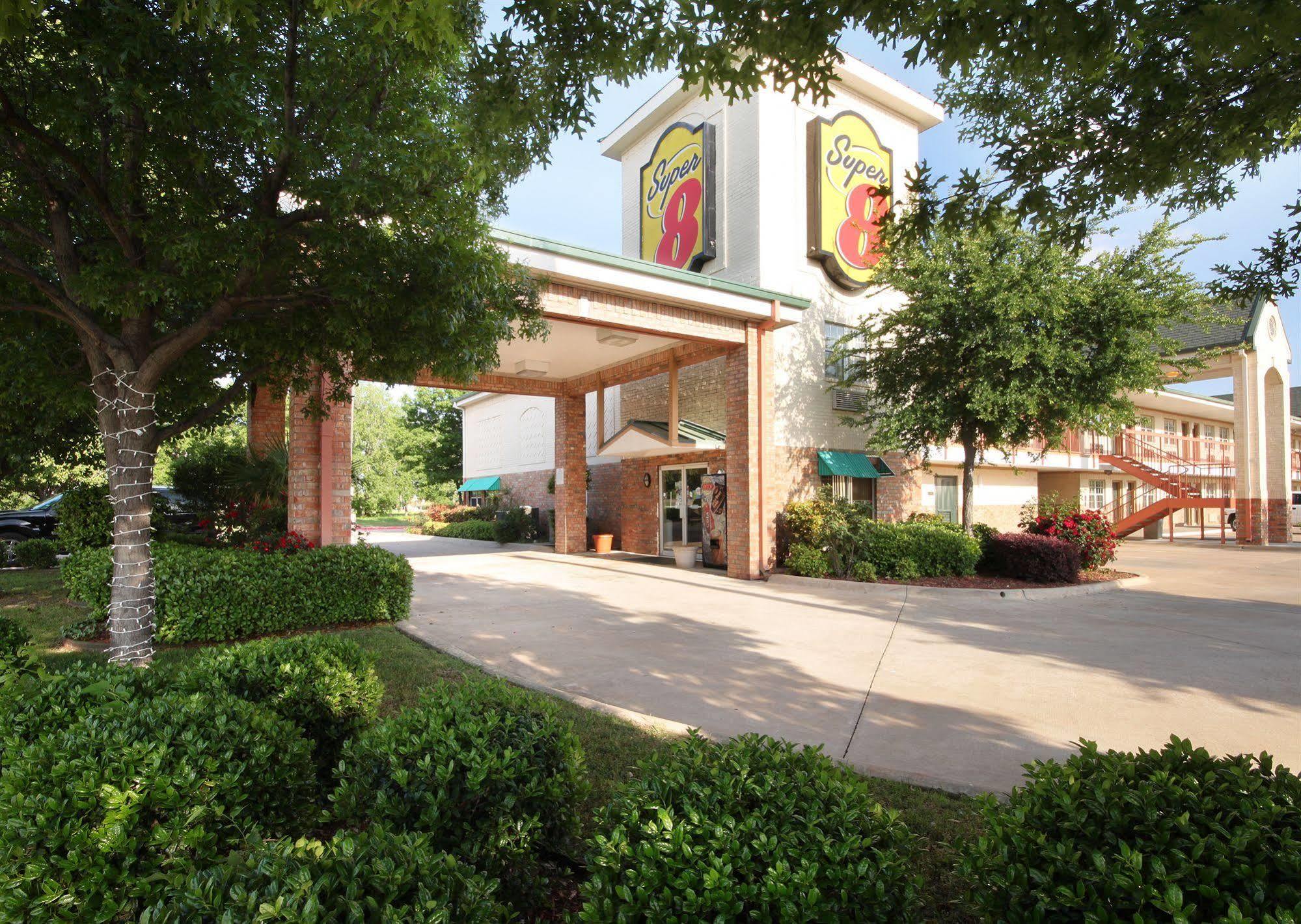 Super 8 By Wyndham Arlington Near At&T Stadium Exteriör bild