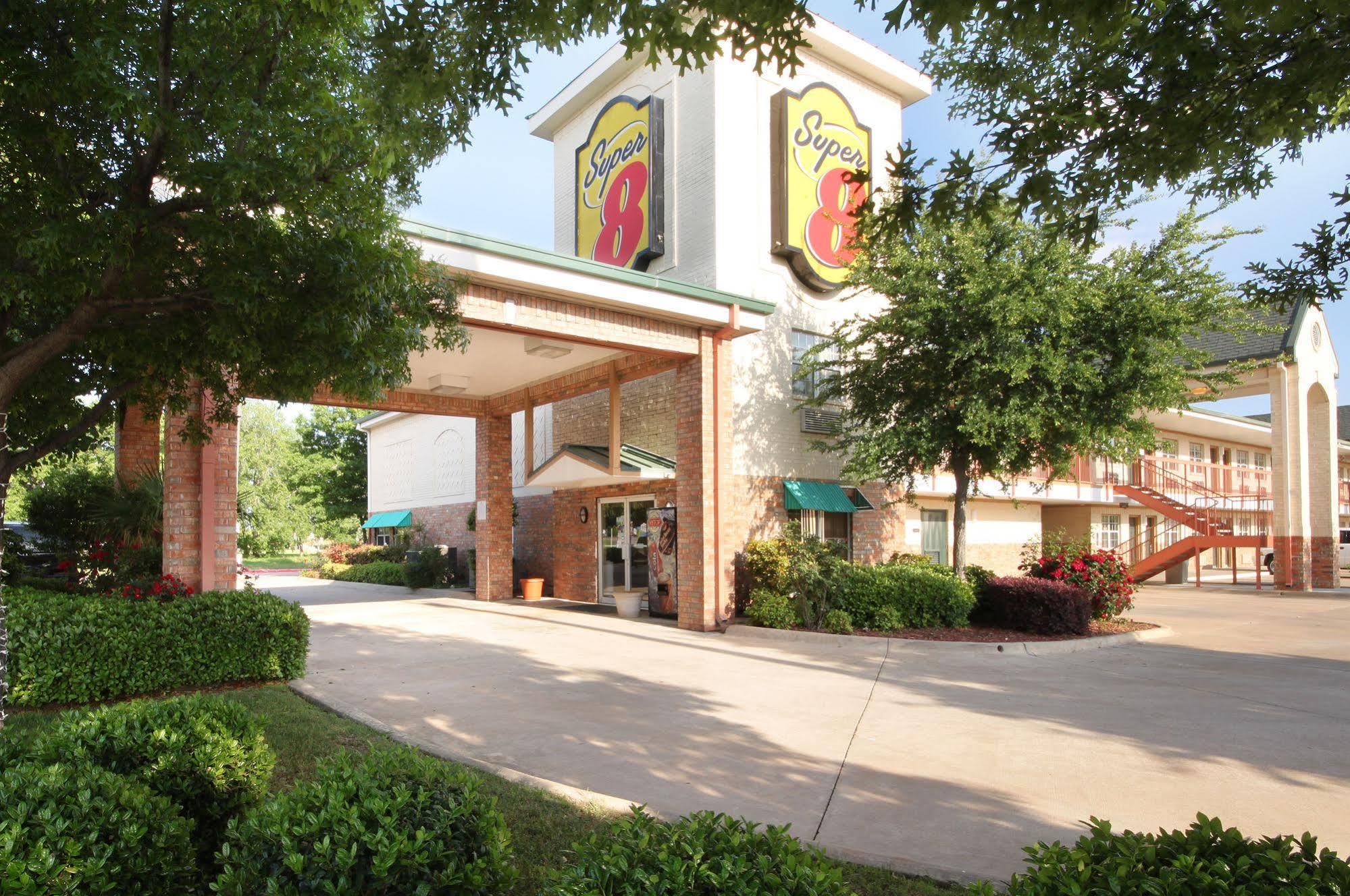 Super 8 By Wyndham Arlington Near At&T Stadium Exteriör bild