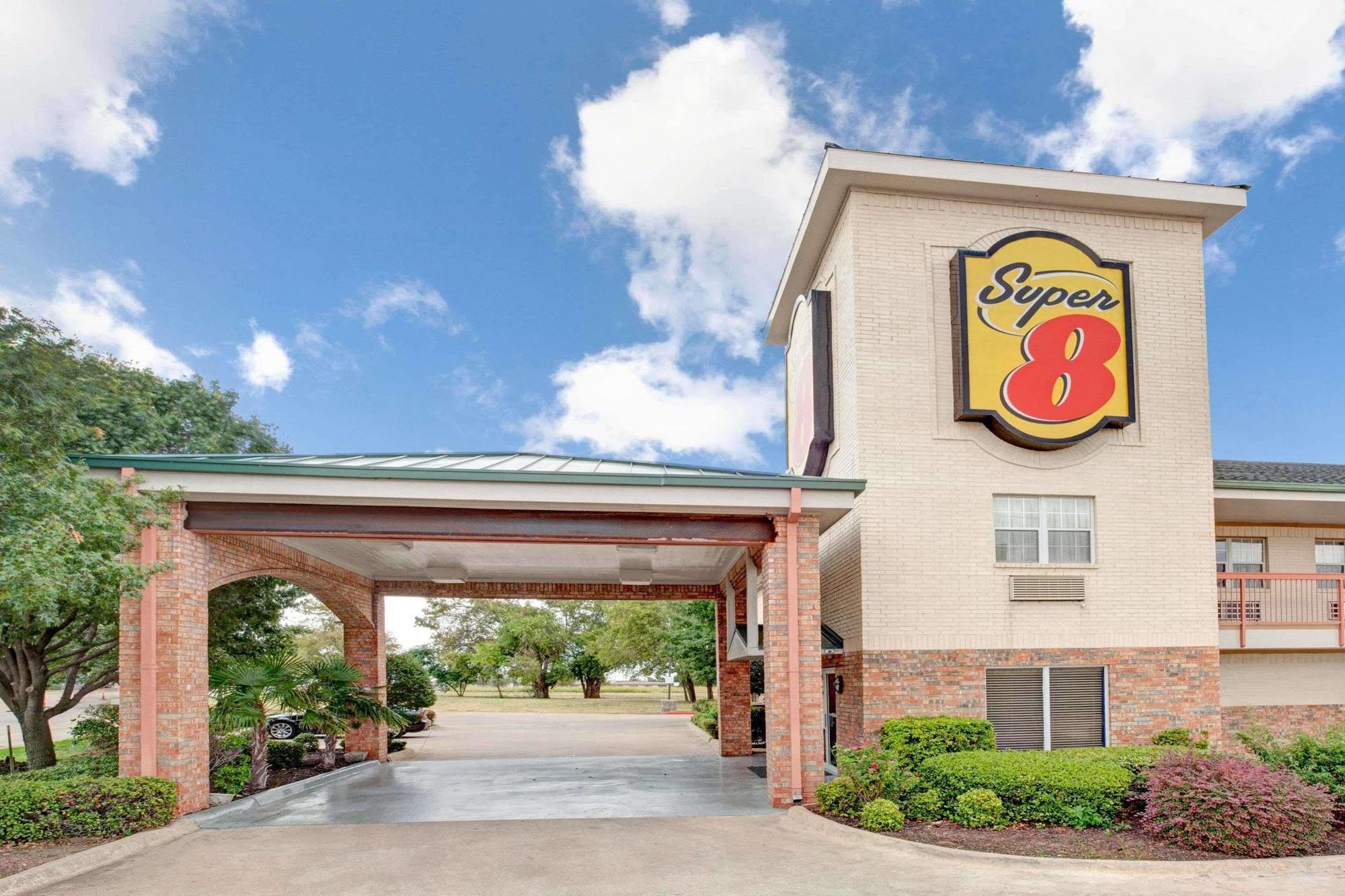 Super 8 By Wyndham Arlington Near At&T Stadium Exteriör bild